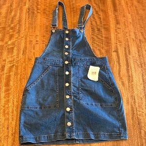 BNWT Guess Overall Dress 🦋
